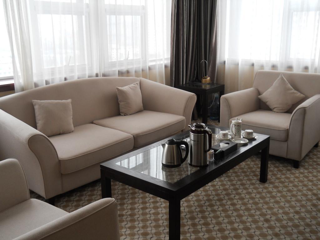 Yijing Holiday Hotel Yimeng Road Linyi  Esterno foto
